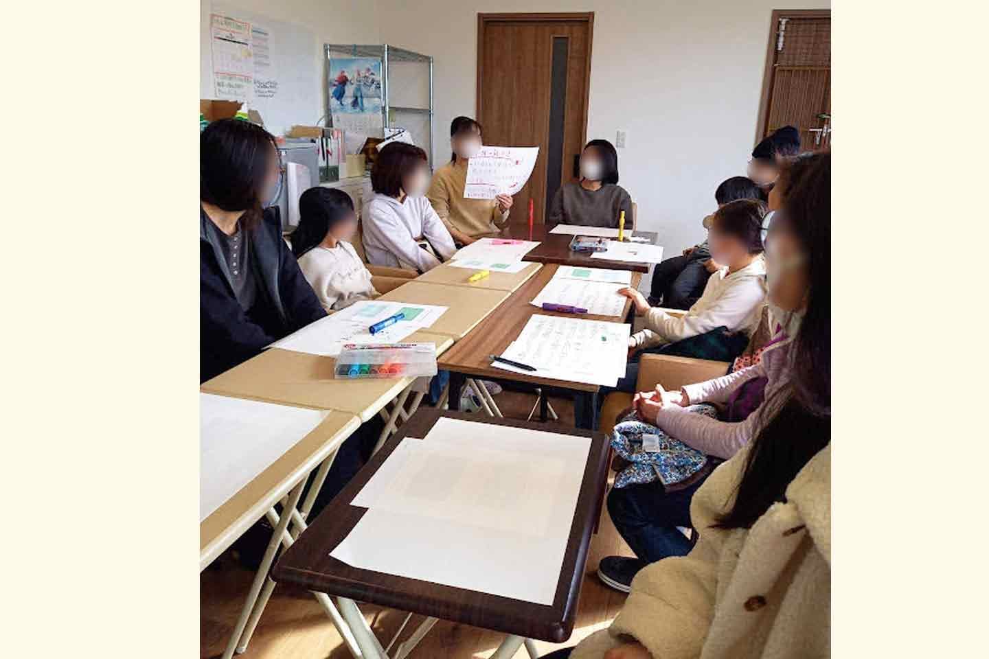 キドックスのボランティア同士で活動の学びを振り返る キドックスのボランティア同士で活動の学びを振り返る