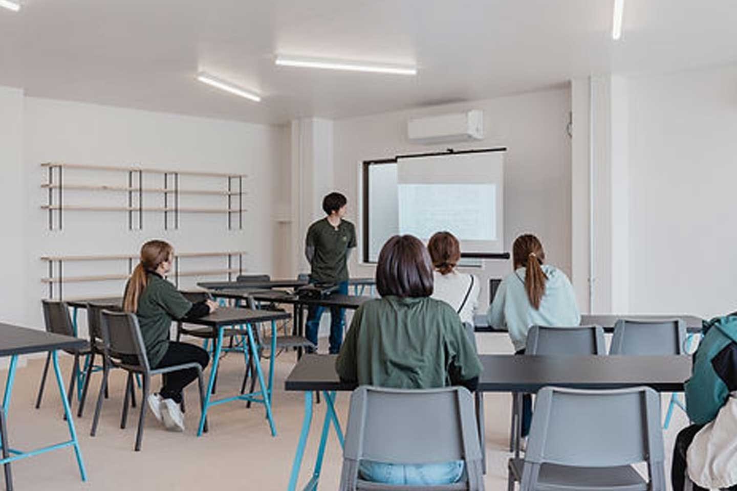 ハズバンダリートレーニングや科学に基づいたトレーニング方法、グルーミング方法が学べるドッグトレーナー・グルーマー養成学校『ADGS』 ハズバンダリートレーニングや科学に基づいたトレーニング方法、グルーミング方法が学べるドッグトレーナー・グルーマー養成学校『ADGS』