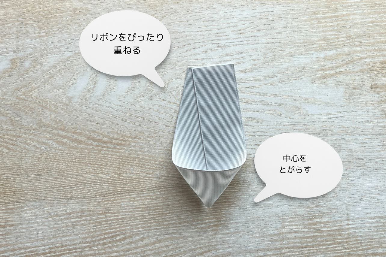 dogdiy_63_04 ネクタイ用のリボンを半分に折り返し、先を重ねる