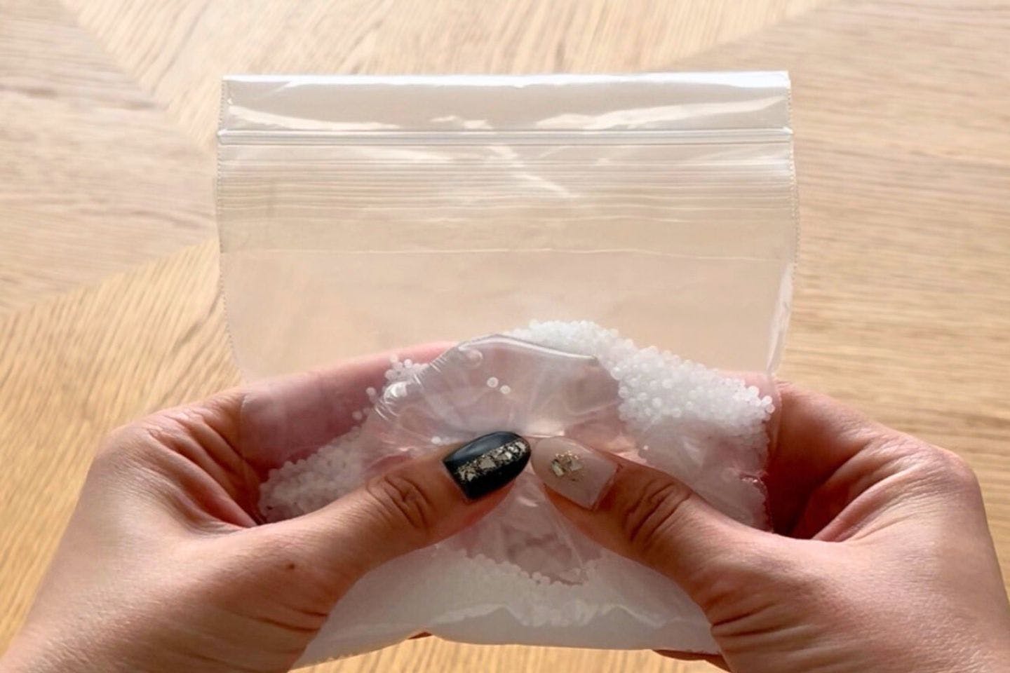 【使用方法】水袋を潰すだけで冷たくなる!? 「瞬間冷却パック」レビュー
