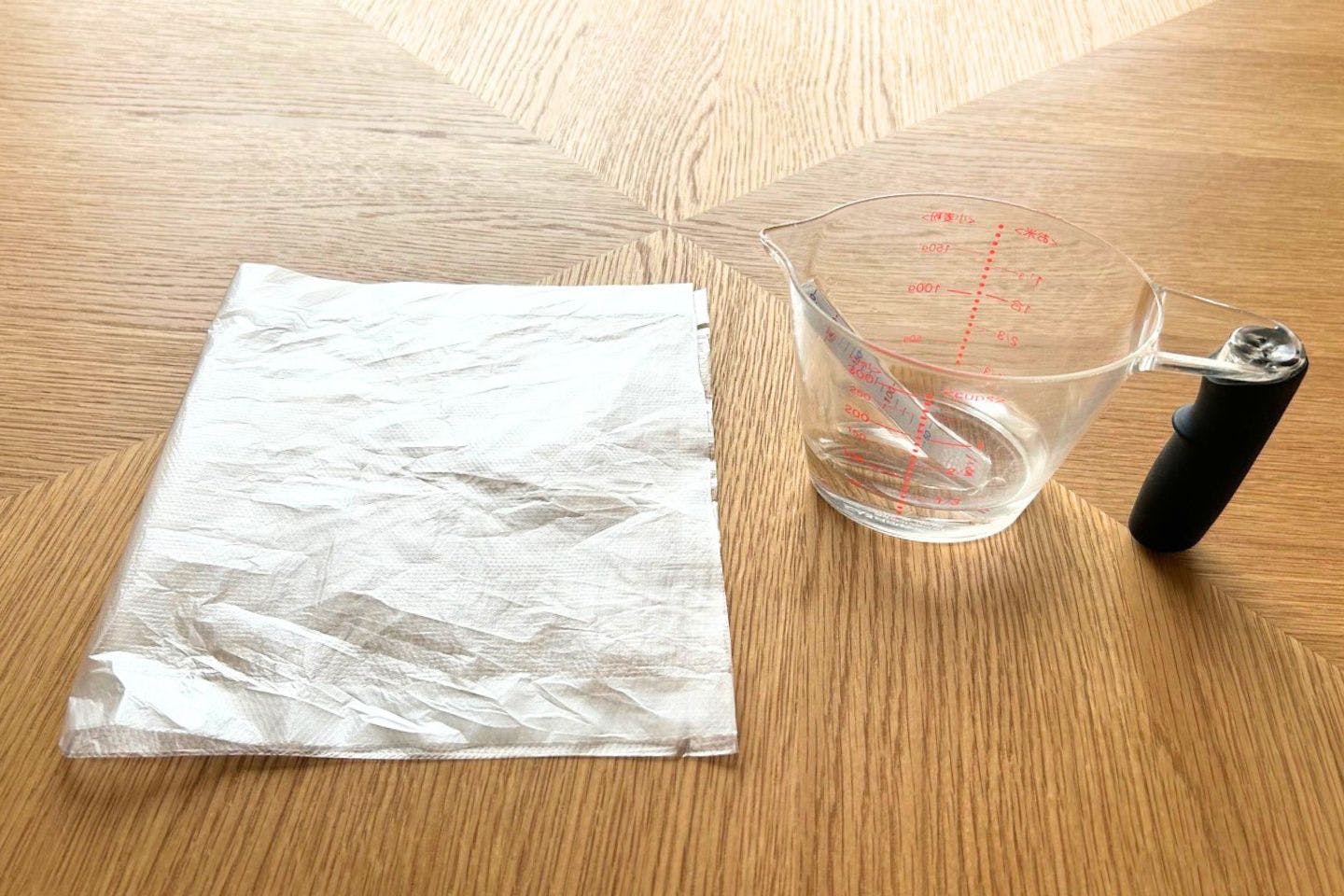 水40mlを小さなビニール袋に入れる
