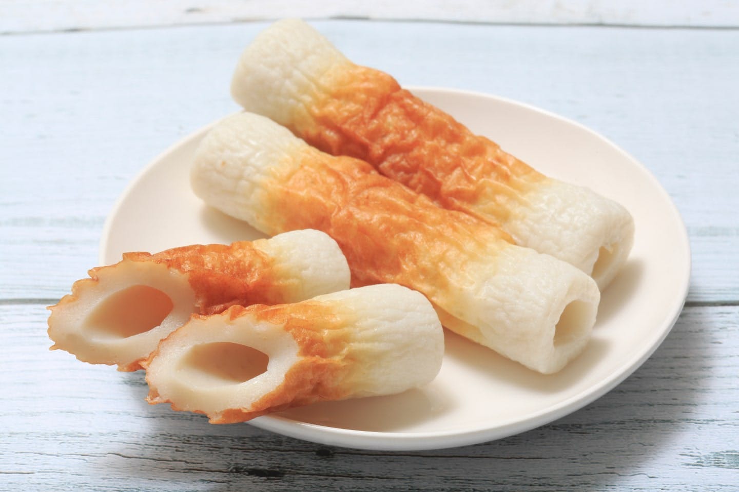 犬はちくわやかまぼこなどの練り物を食べても大丈夫だが、はんぺんと同様の注意が必要 犬はちくわやかまぼこなどの練り物を食べても大丈夫だが、はんぺんと同様の注意が必要