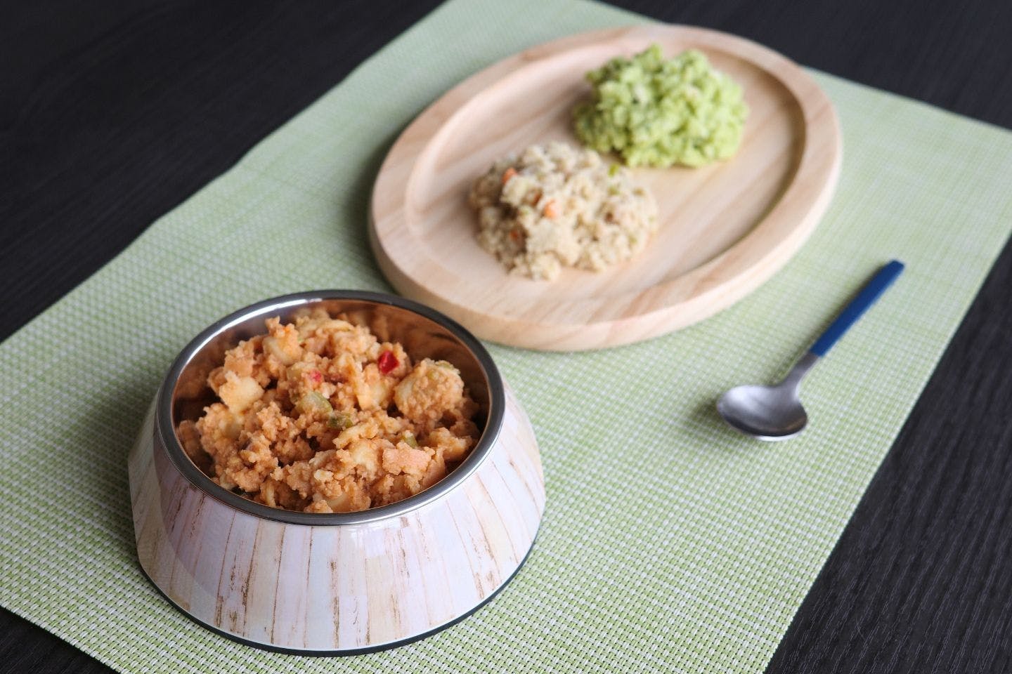ドッグフード」ではなく「人が食べるおいしいごはん」を愛犬に ドッグフード」ではなく「人が食べるおいしいごはん」を愛犬に