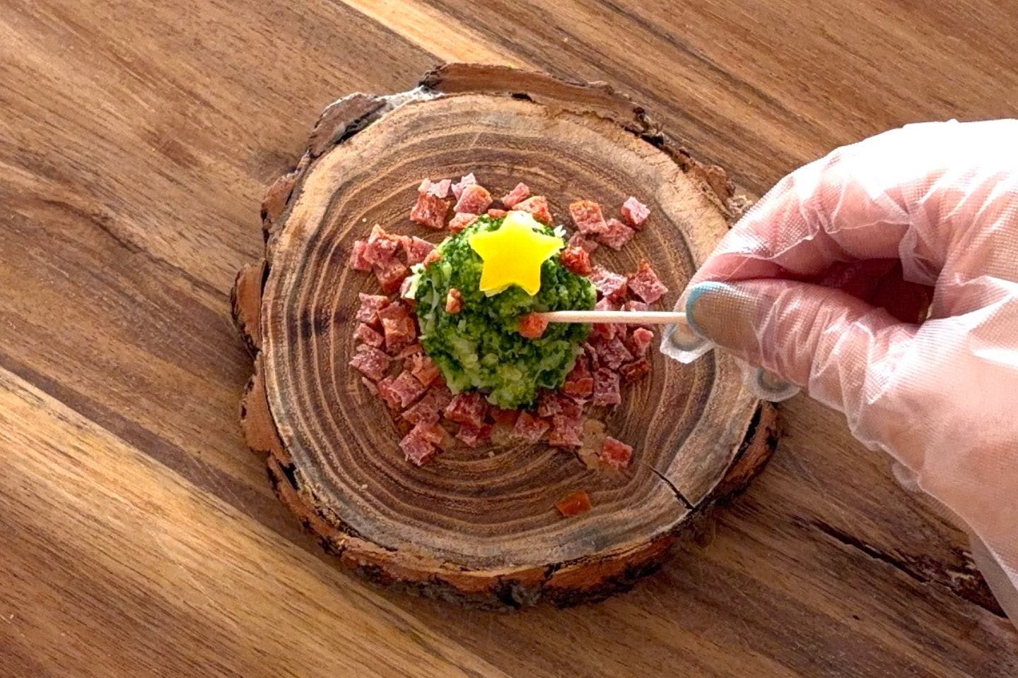 ポテトの表面にブロッコリーの花蕾を貼り付ける