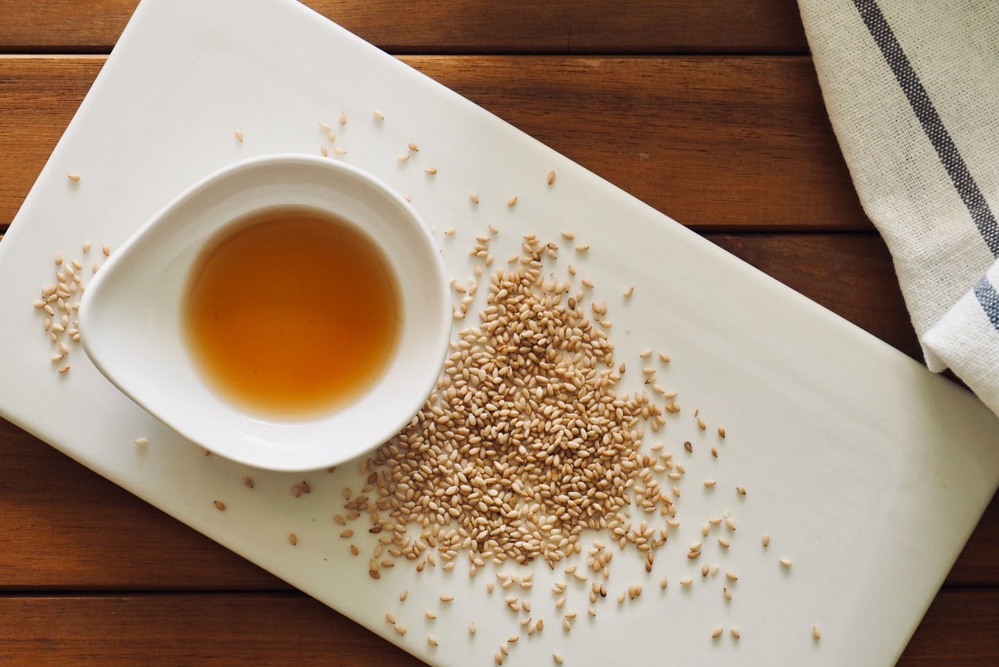 犬にごま油を少量なら与えても大丈夫。理由と健康効果、注意点、かんたんレシピをご紹介【獣医師監修】