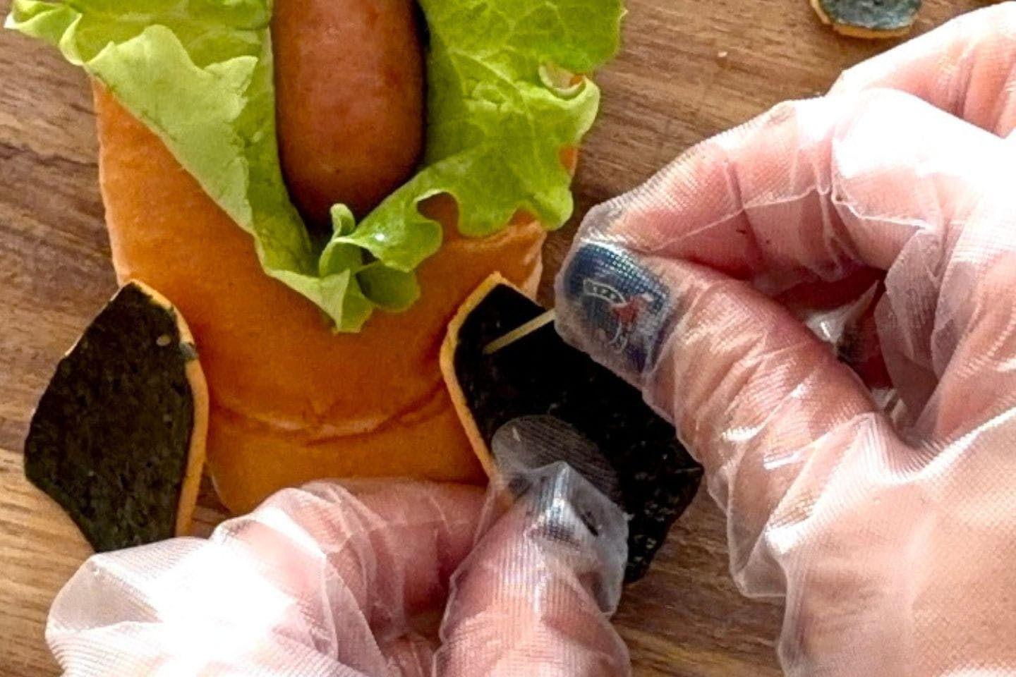 サラスパを使って耳と鼻を固定 サラスパを使って耳と鼻を固定