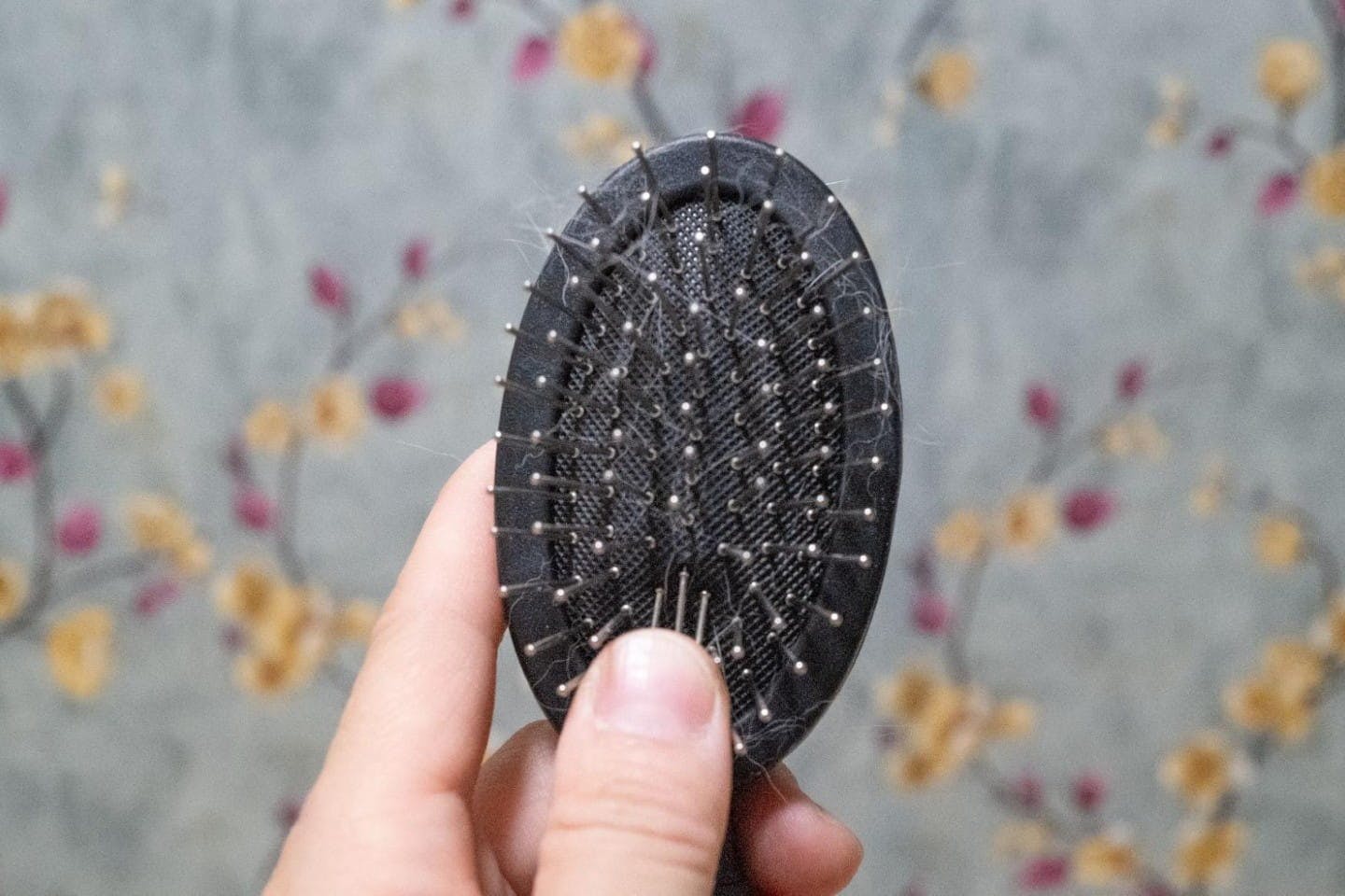 ダブルクッションブラシは指で押せるくらい柔らかい