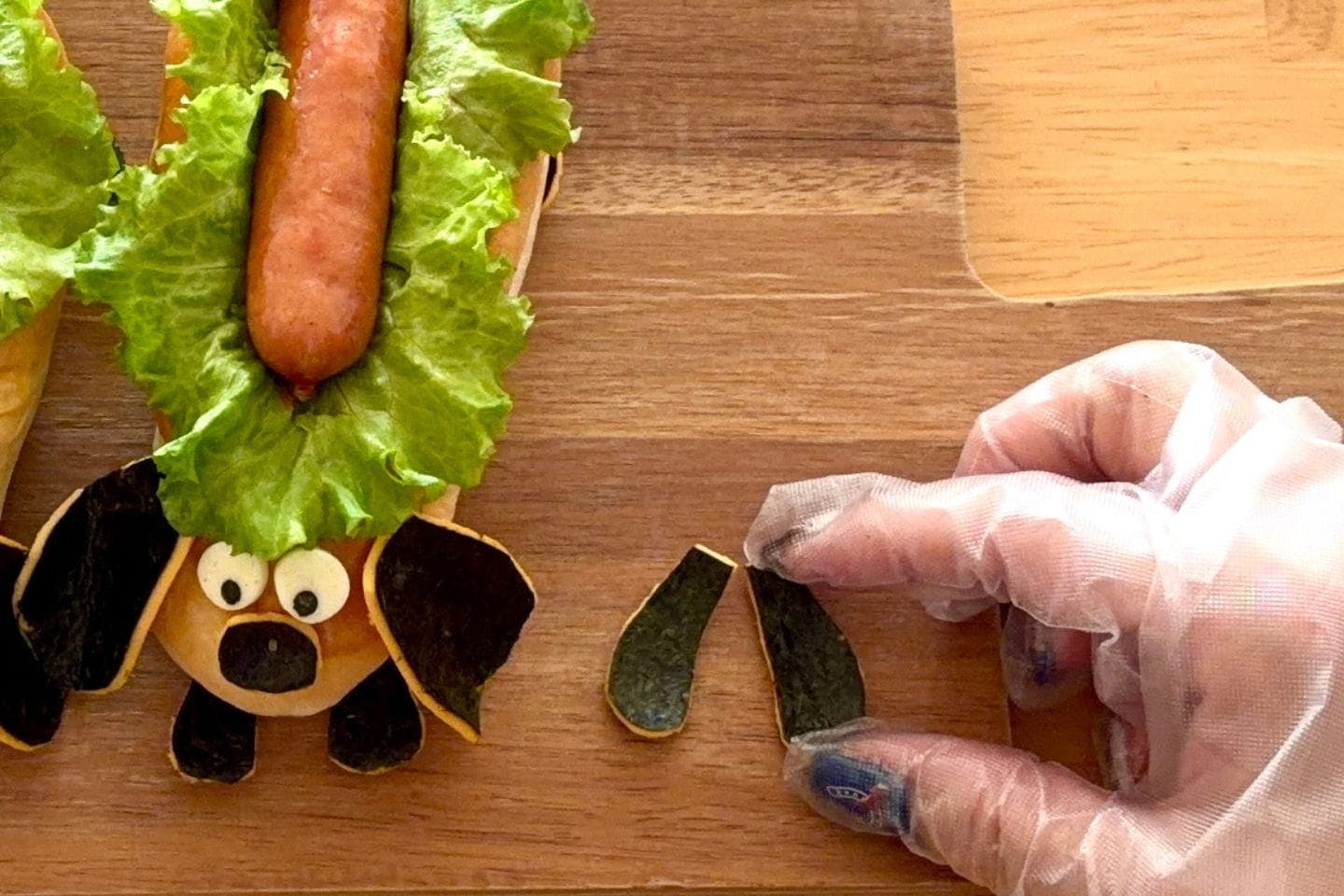 器に前足を置く 器に前足を置く