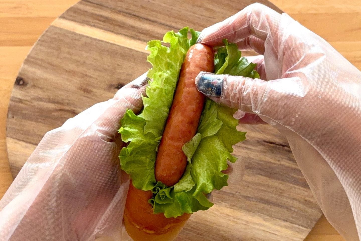 七草粥の盛り付け ソーセージの具材を詰める