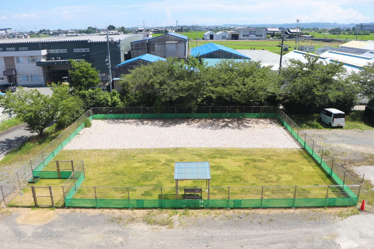 ウィズペット病棟利用者が愛犬と過ごせる広々としたドッグラン