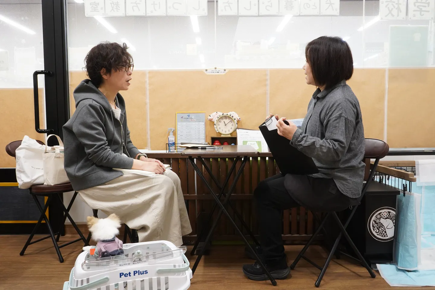 カインズ北本店内『犬の学校』でのトレーニングを担当するWIZ公認ドッグトレーナー・羽佐田 早苗さん